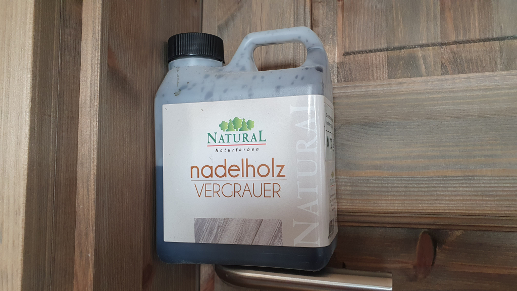 Mit dem Nadelholzvergrauer von Natural erzielen wir ein wunderschönes Ergebnis. 